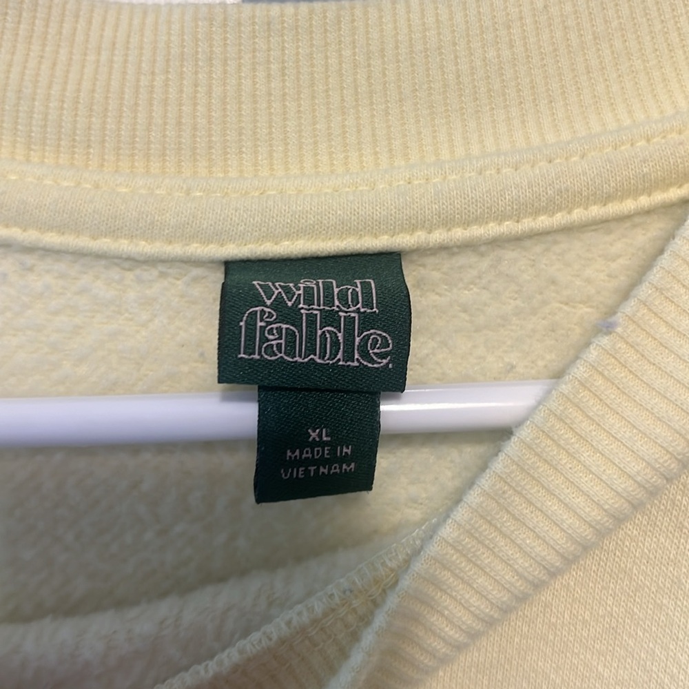 Target crewneck - Picture 2 of 2